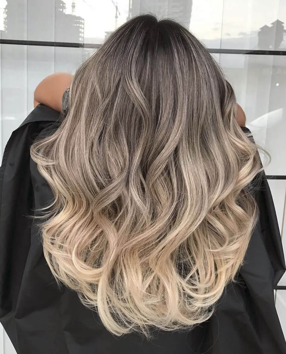 Păr vopsit ombré, șuvițe blond. 1 Păr vopsit ombré șuvițe blond